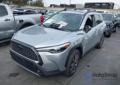 2024 Toyota Corolla Cross Xle z USA, uszkodzony, nr VIN 7MUDAAAG0RV111793